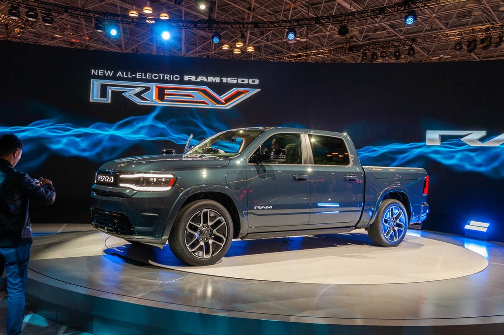 2025 Ram 1500 REV: 500 Mil Menzil Hedefi