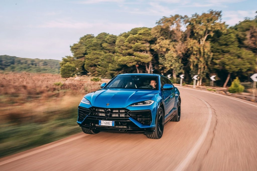 Lamborghini Urus SE: Performans ve Sessizlik